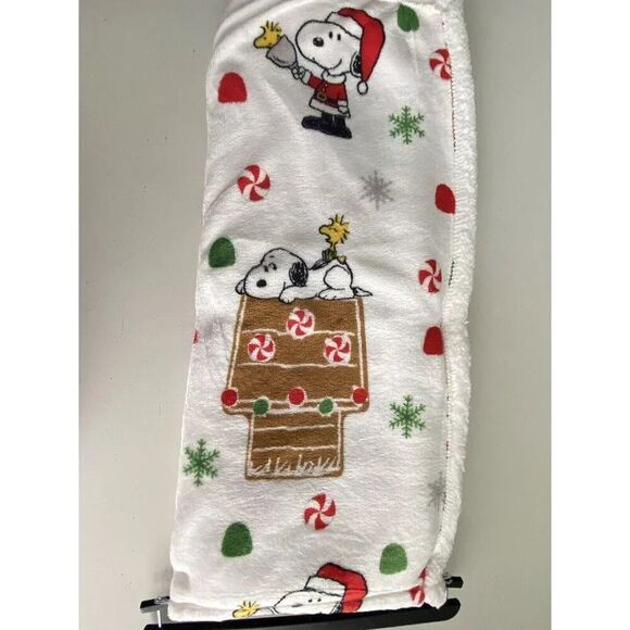 PEANUTS Snoopy Sherpa Backed Throw Blanket Gingerbread House Christmas 50X60” - Picture 10 of 15